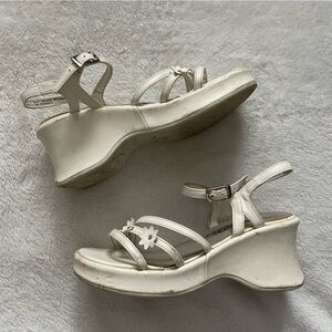 Soho Girls size 1 White Floral Wedge Sandals